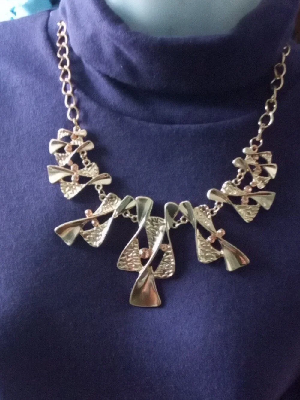 paparazzi Shiny Gold Sculptural Fan Necklace with Earrings